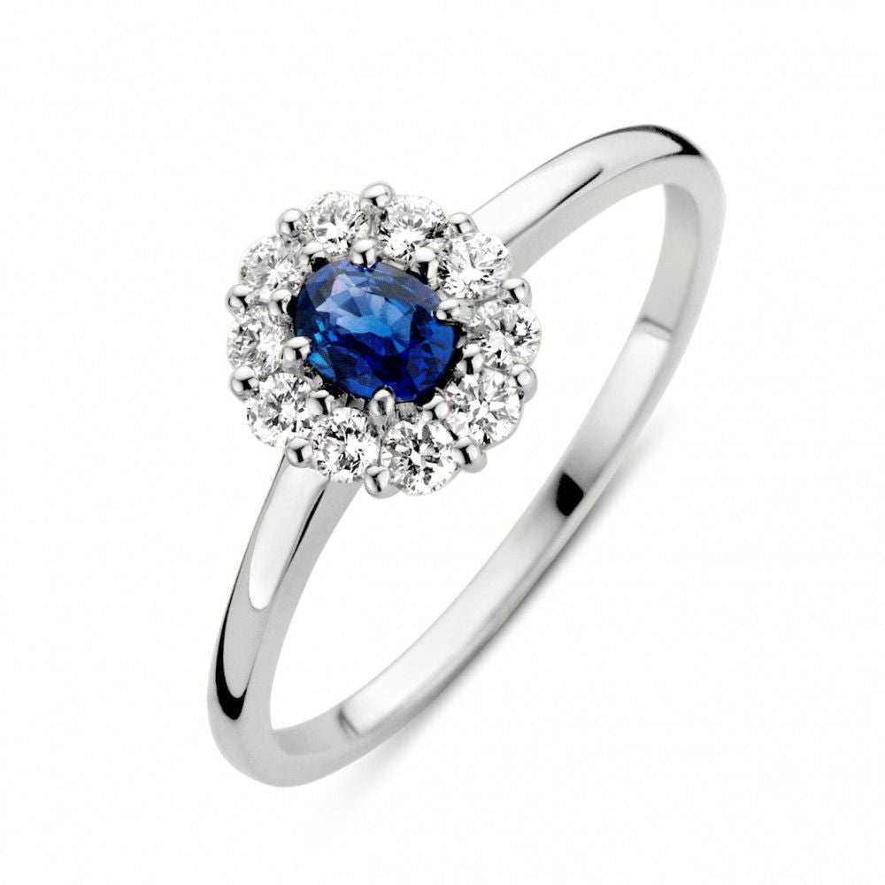 Ring aus Weißgold mit blauem Saphir und Diamanten, ovaler Saphir umgeben von funkelnden Diamanten