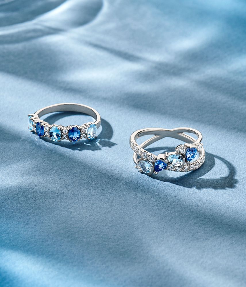 18kt Weißgoldring mit tropfenförmigem Saphir, Aquamarin und 0,50ct Diamanten
