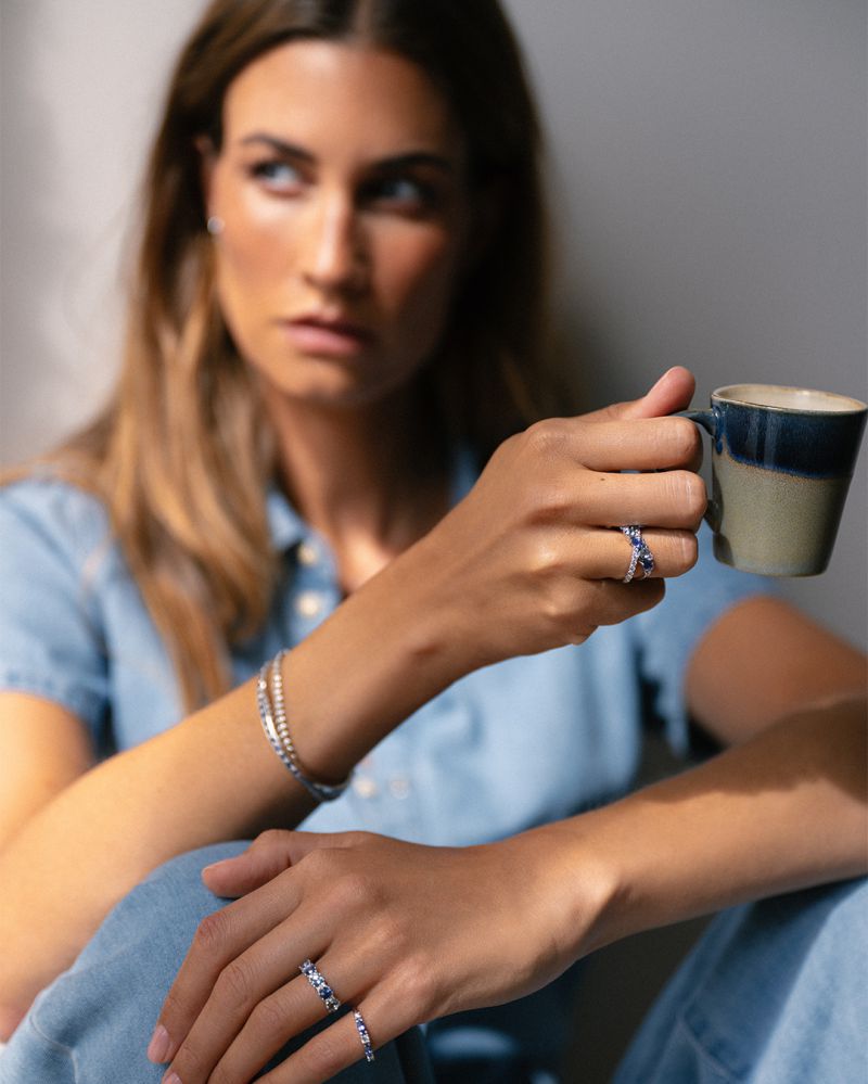 18kt Weißgoldring mit tropfenförmigem Saphir, Aquamarin und 0,50ct Diamanten
