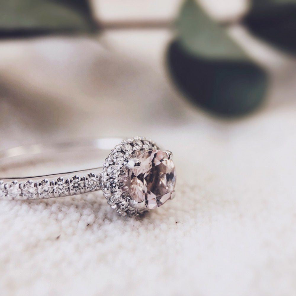 Eleganter Weißgoldring mit Morganit und Brillanten – 0,32 Karat