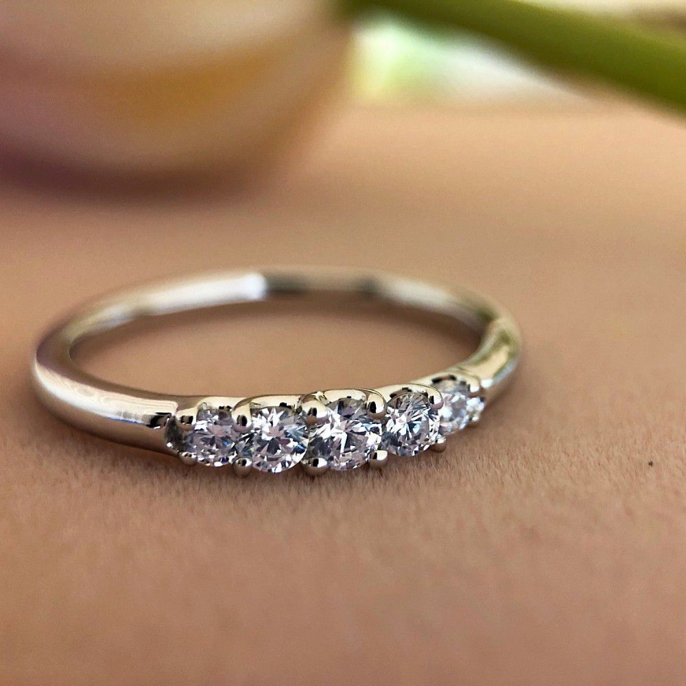 Eleganter Weißgoldring mit Zirkonia – Subtil und Zeitlos