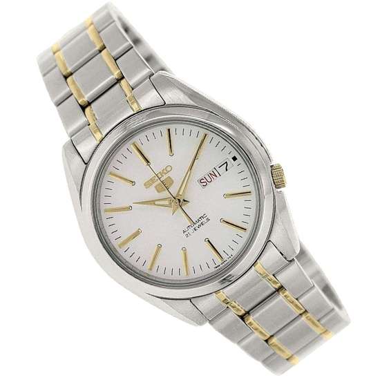 De Seiko Herrenhorloge SNKL47K1 heeft een elegant design met een zilveren en gouden roestvrijstalen band, automatisch uurwerk, witte wijzerplaat en gouden uurmarkeringen en wijzers. Het geeft ook de dag en datum weer.