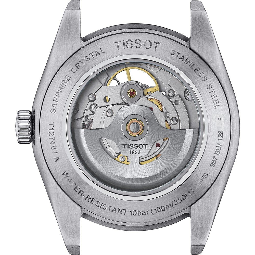 Achteraanzicht van de Tissot Gentleman Powermatic 80 Open Heart toont het mechanische uurwerk door de transparante achterkant van de kast, met ingegraveerde details over waterbestendigheid, saffierglas en modelinformatie.