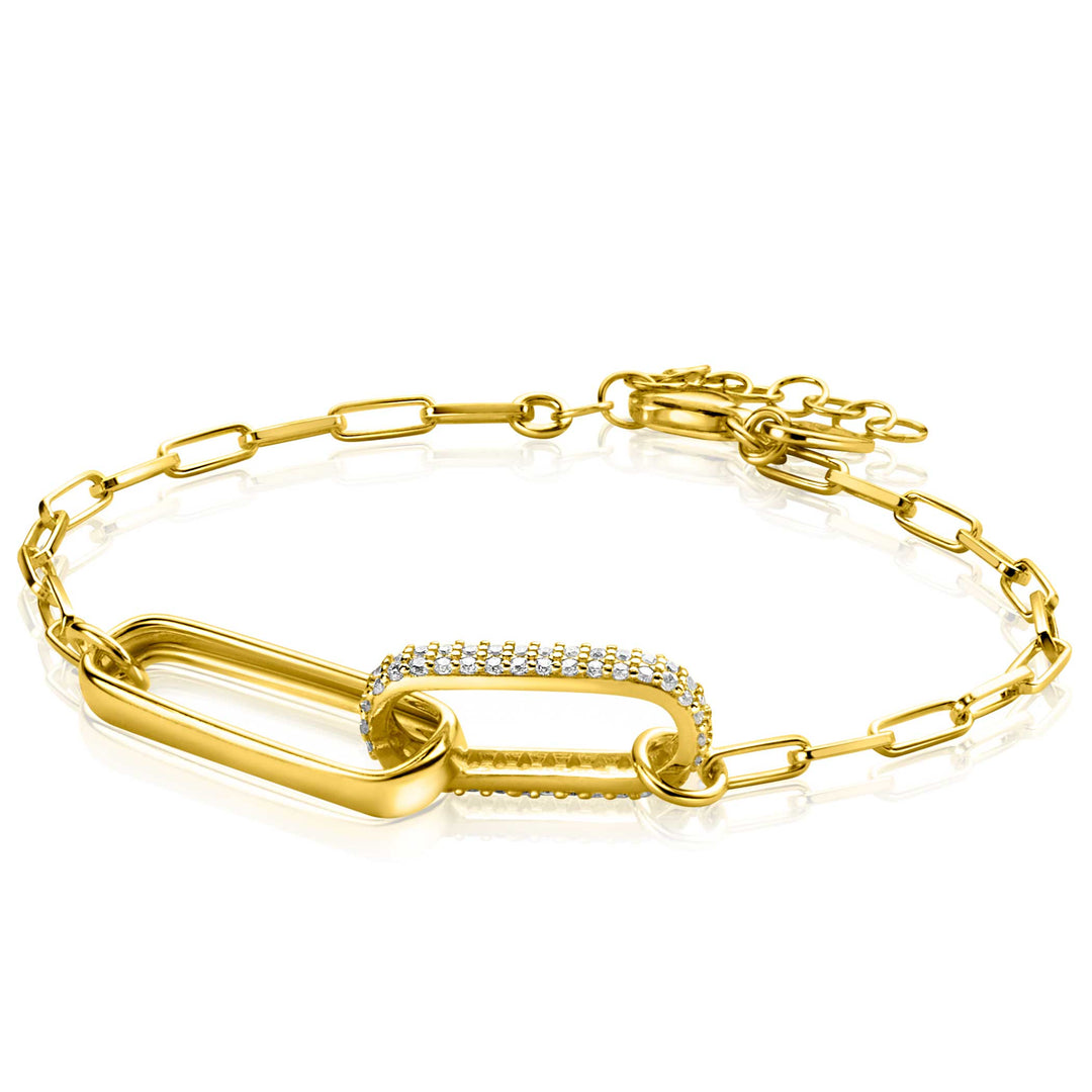De Zinzi Armband Gold Plated Zia2371 Y van Zinzi is een stijlvolle vergulde armband met in elkaar grijpende langwerpige en ovale schakels, een gedeelte bezet met kleine witte zirkonias en een delicate, verstelbare ketting voor een persoonlijke maat.