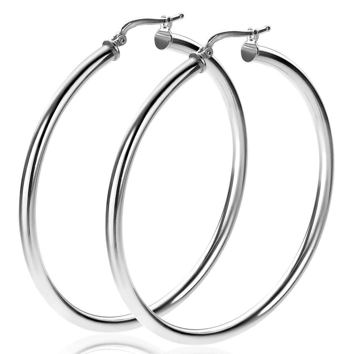 Ohrringe aus Silber in Form von großen Creolen mit glänzender Oberfläche