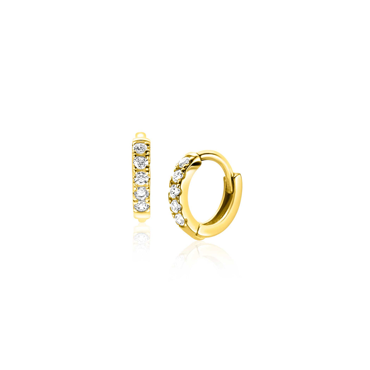 Goldene Ohrringe mit funkelnden Steinen und geschlossener Form