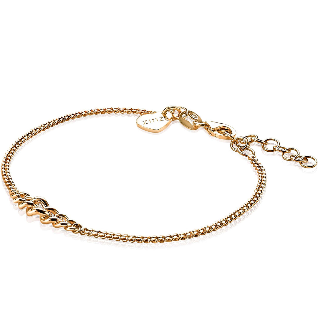 Maak kennis met de elegante ZINZI Armband Gold Plated Zia1259 G, met een delicaat ontwerp in geel verguld met een karabijnsluiting, verstelbare verlengketting en een klein logo-bedeltje bij de sluiting - ideaal voor elke gelegenheid.