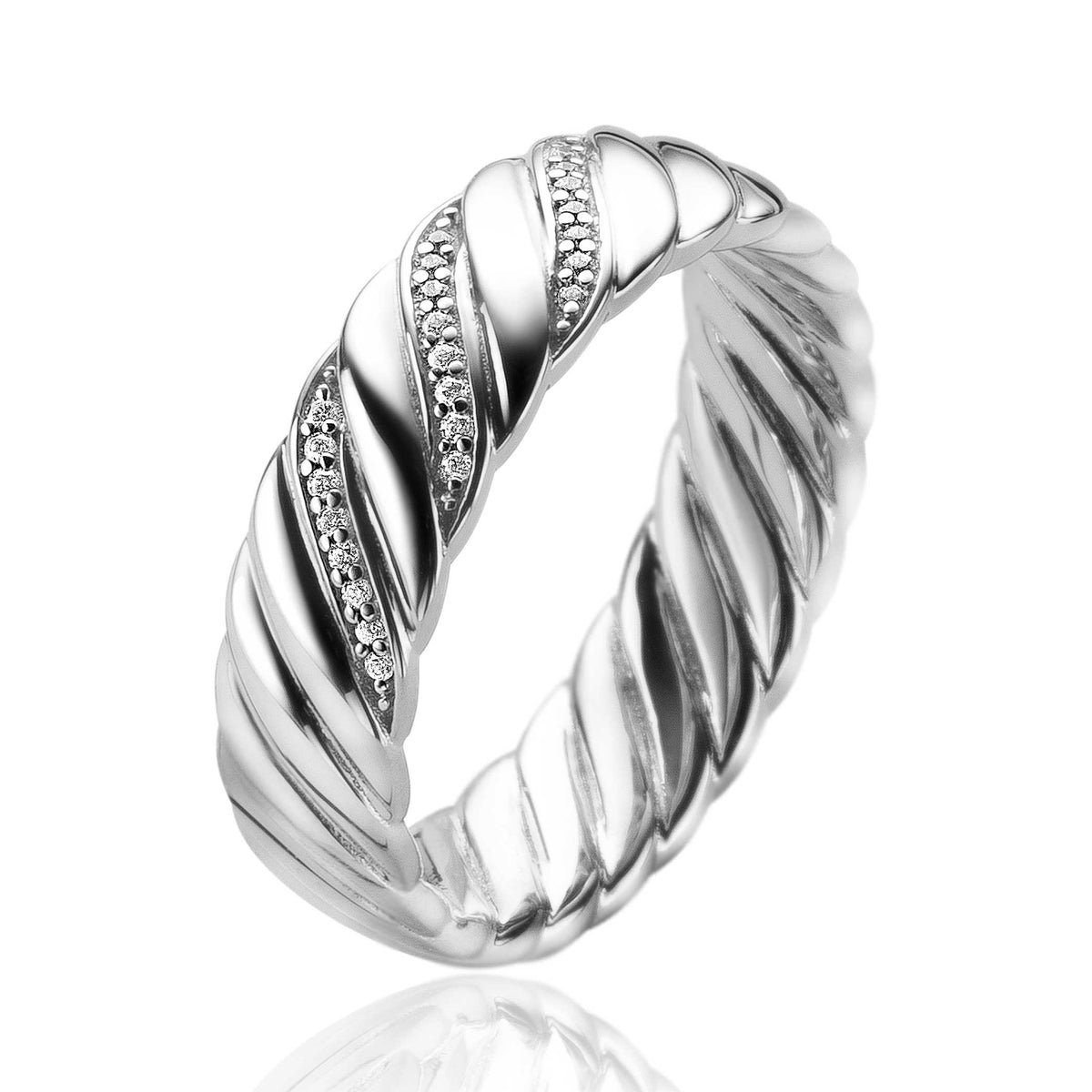 Ring aus Silber mit gedrehtem Design und kleinen Zirkonia-Steinen