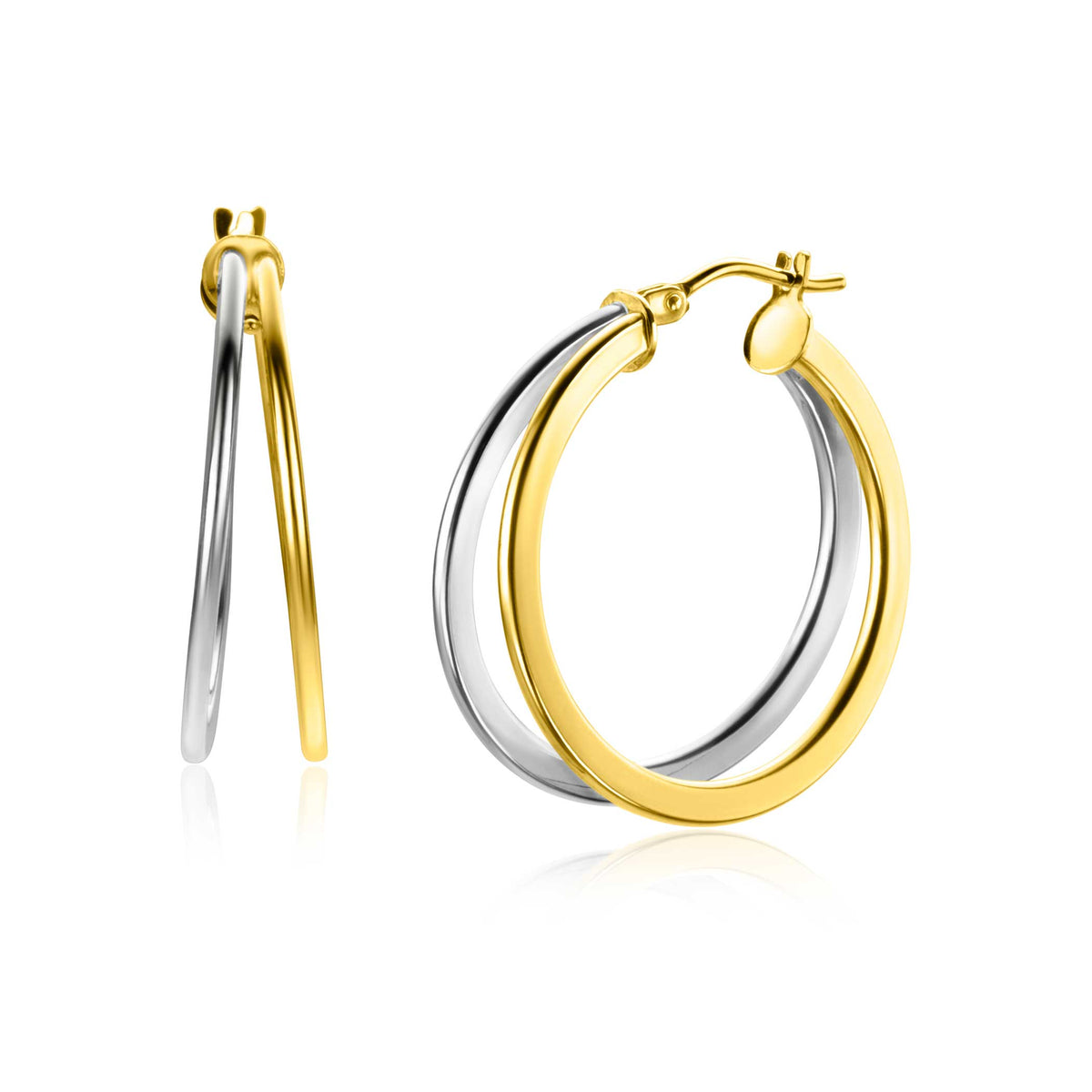 Ohrstecker aus zwei Ringen, einer in Gold und einer in Silber, mit schlichten, glatten Oberflächen.