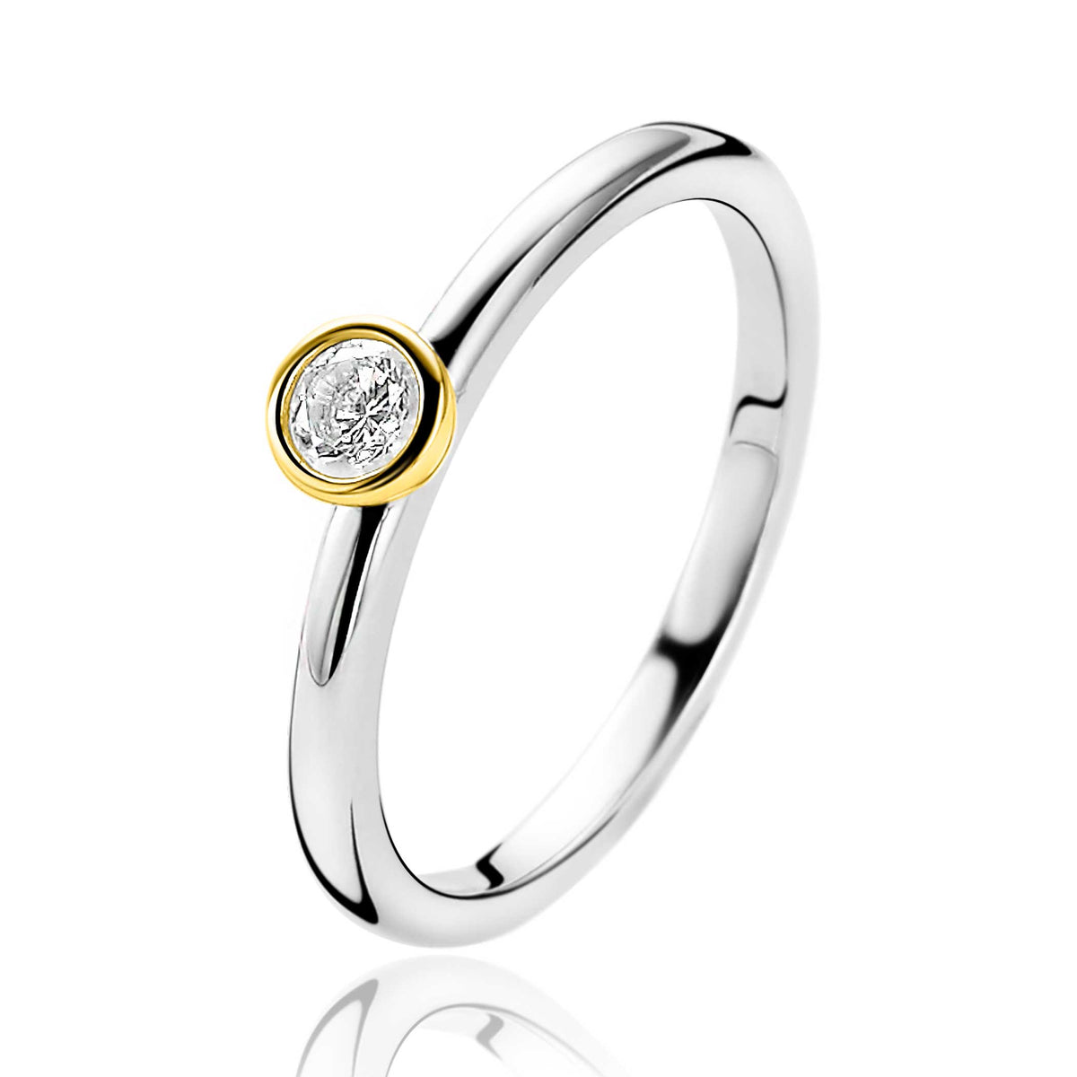 Ring aus Silber mit goldfarbener Fassung und einem klaren Edelstein
