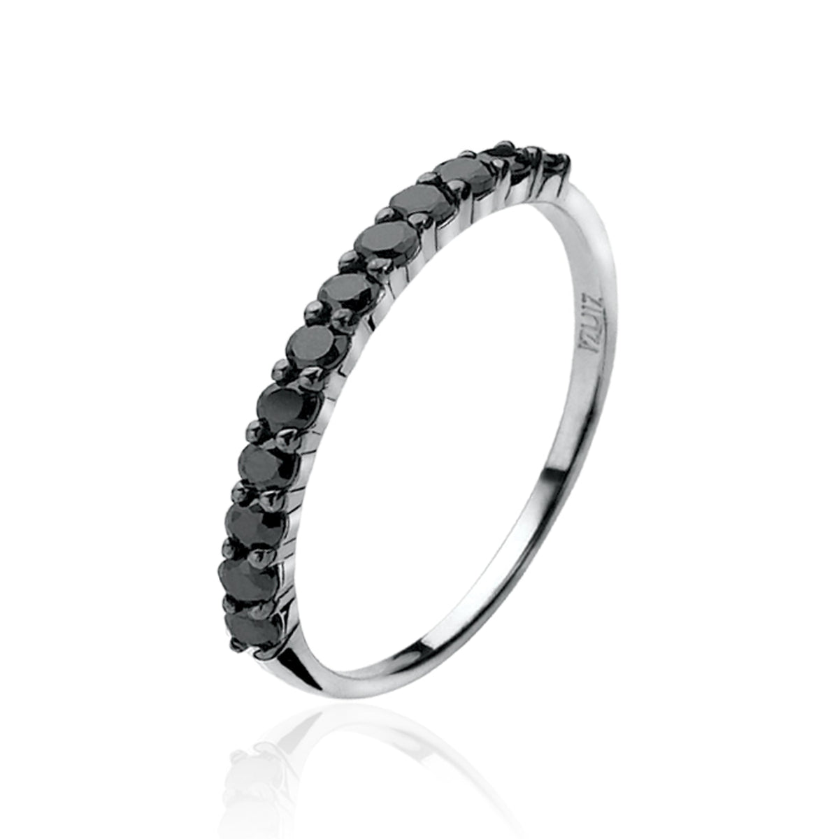 Ring aus Silber mit schwarzen Zirkonia-Steinen in einer schmalen, eleganten Form
