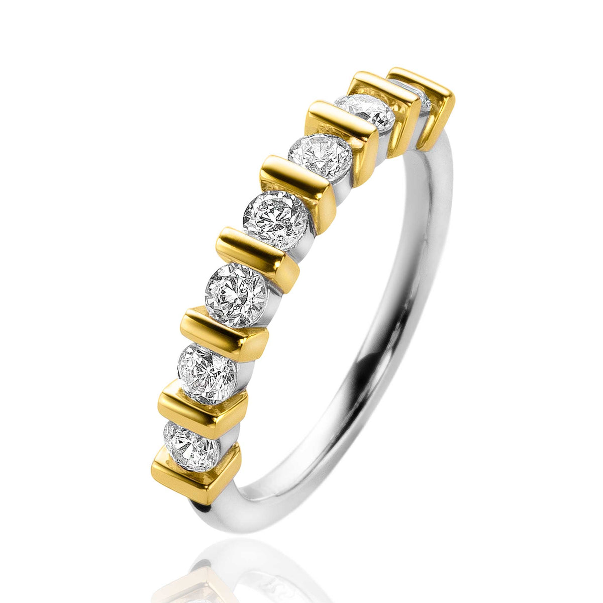 Ring mit goldplattierten Elementen und sieben klaren Zirkonia-Steinen