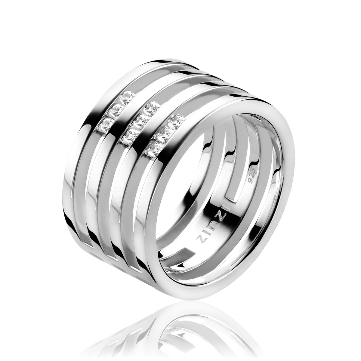 Ring aus Silber mit mehreren ineinandergreifenden Ringen und eingravierten Buchstaben
