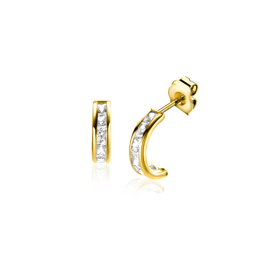 De Zinzi Oorbellen Goud Zgo457 zijn gouden creolen versierd met een rij sprankelende diamanten langs de voorkant. Ze hebben een gepolijste afwerking en worden gepresenteerd op een witte achtergrond.