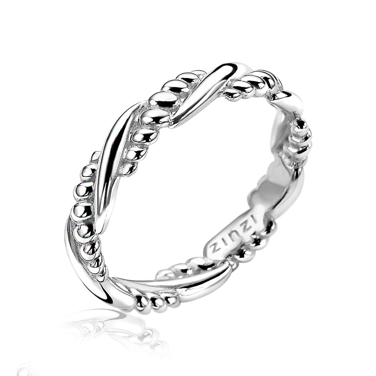 Ring aus Silber mit gewundenem Design und kleinen, runden Details