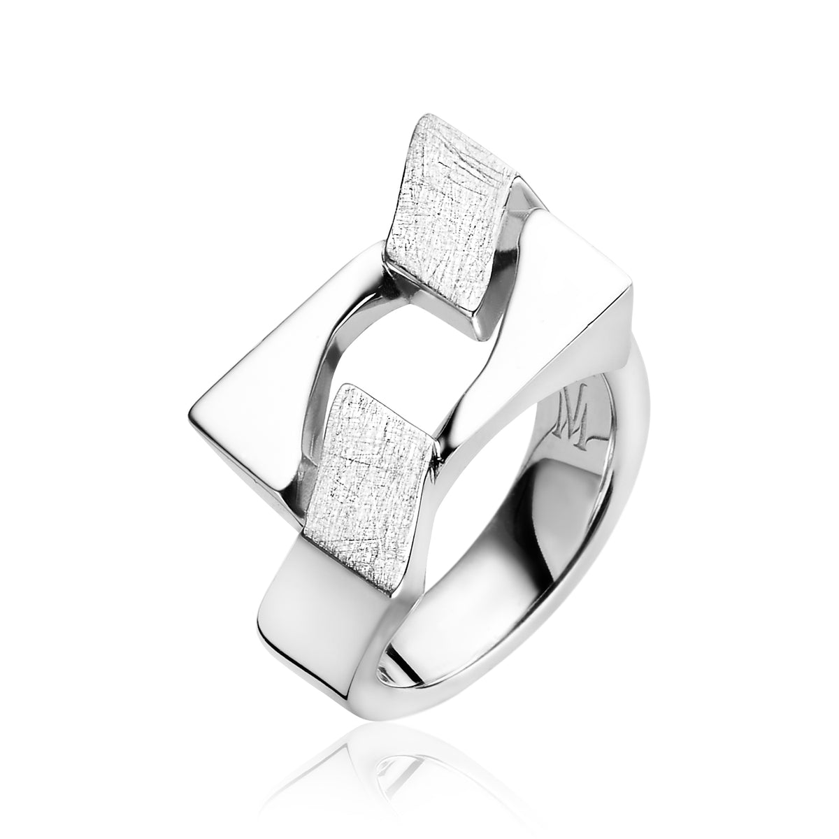 Ring aus Silber mit geometrischem Design und strukturierten Details