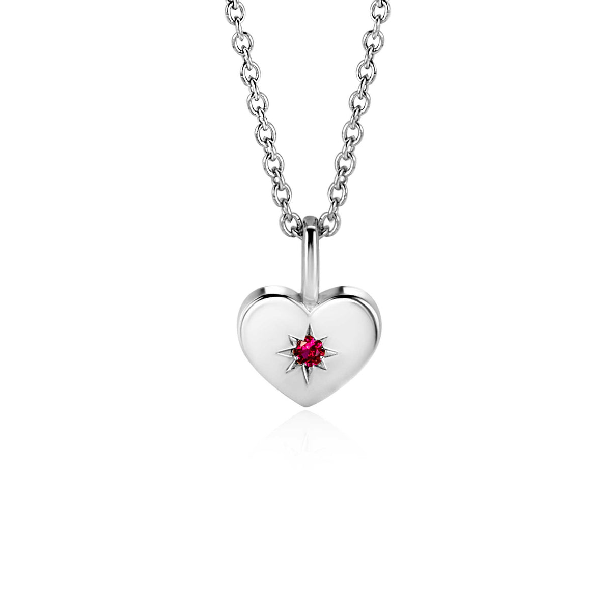 Herzanhänger aus Silber mit rotem Edelstein in der Mitte und feiner Kette