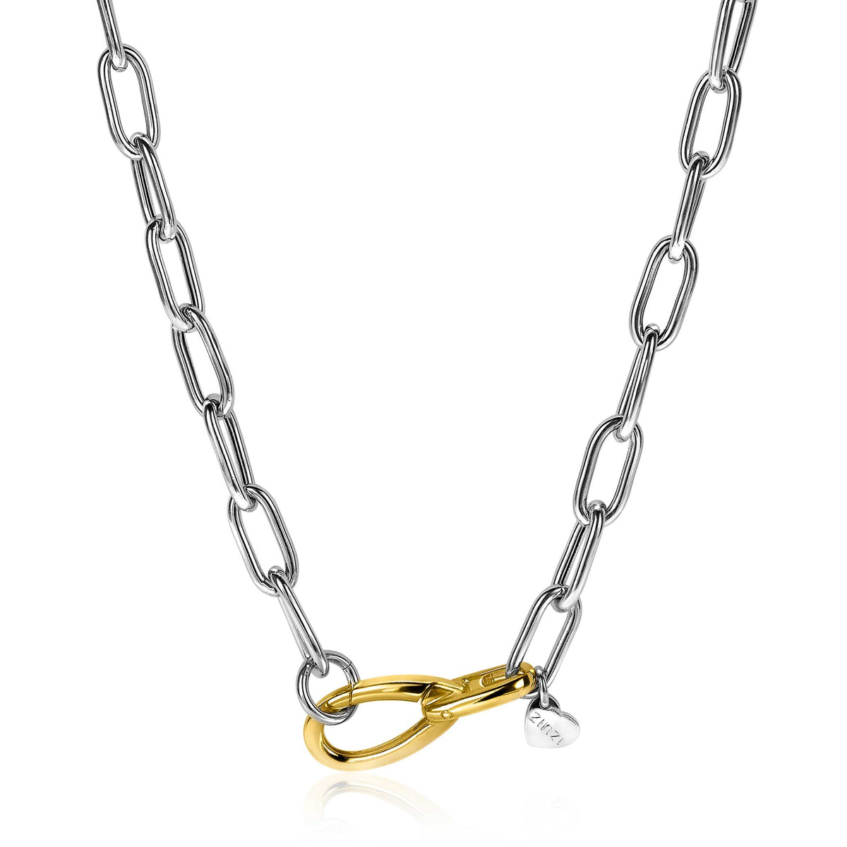 Kette aus Silber mit ovalen Gliedern und einem goldenen Karabinerverschluss sowie einem kleinen Edelstein