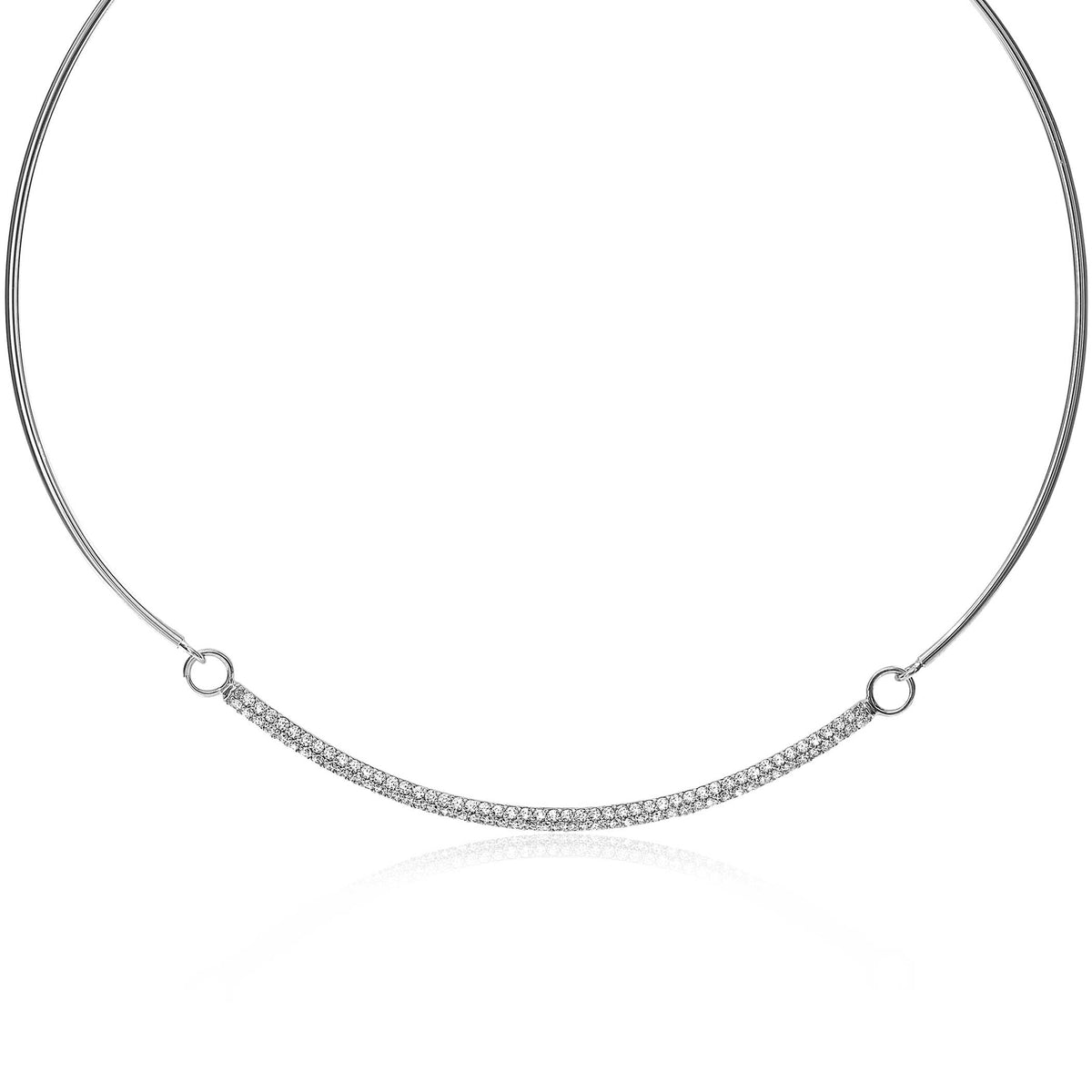 Silberne Kette mit flachem, gewelltem Element und zwei Befestigungsringen