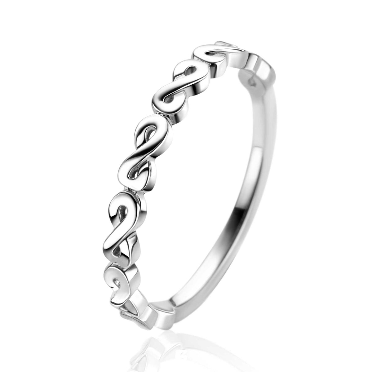 Ring aus Silber mit geschwungenem Design und feinen Details