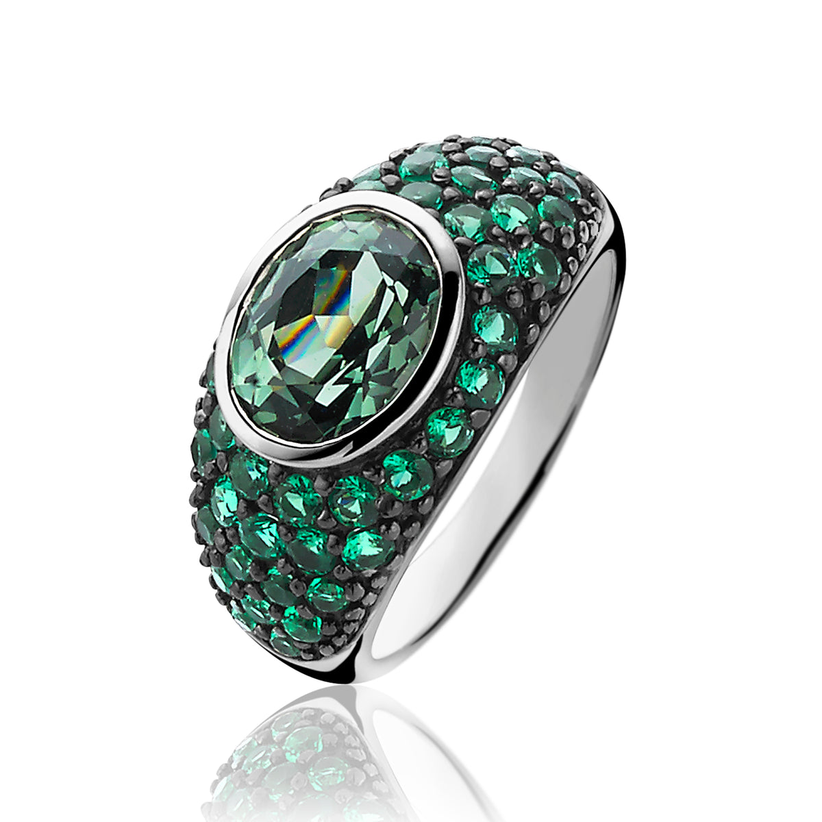 Ring aus Silber mit grünem Zirkon und ovalem, facettiertem Edelstein in der Mitte