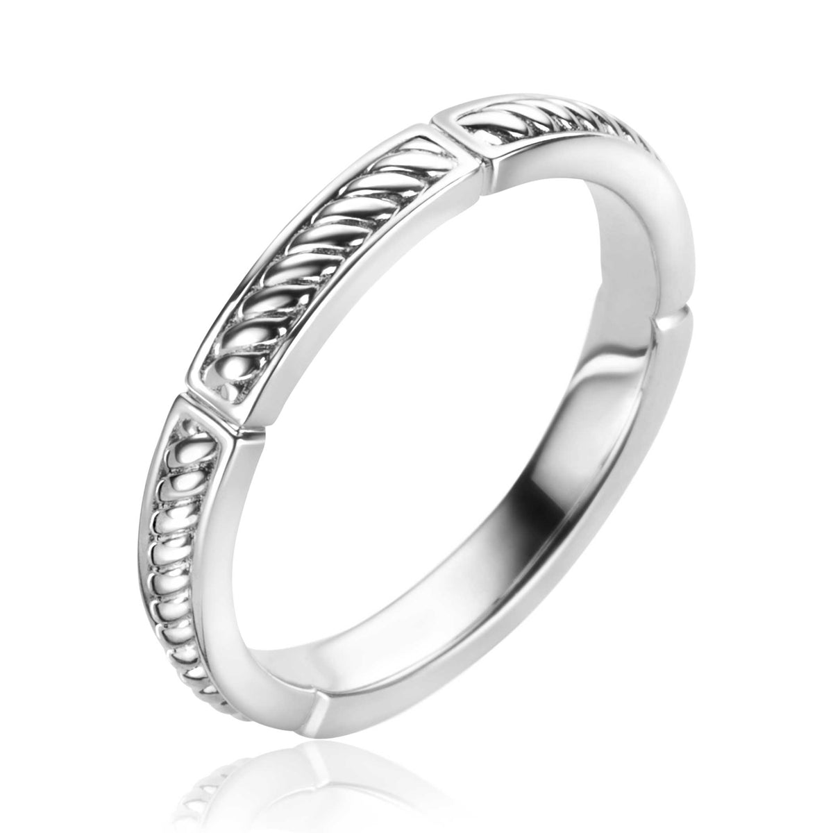 Ring aus Silber mit gedrehtem Muster und glatter Oberfläche