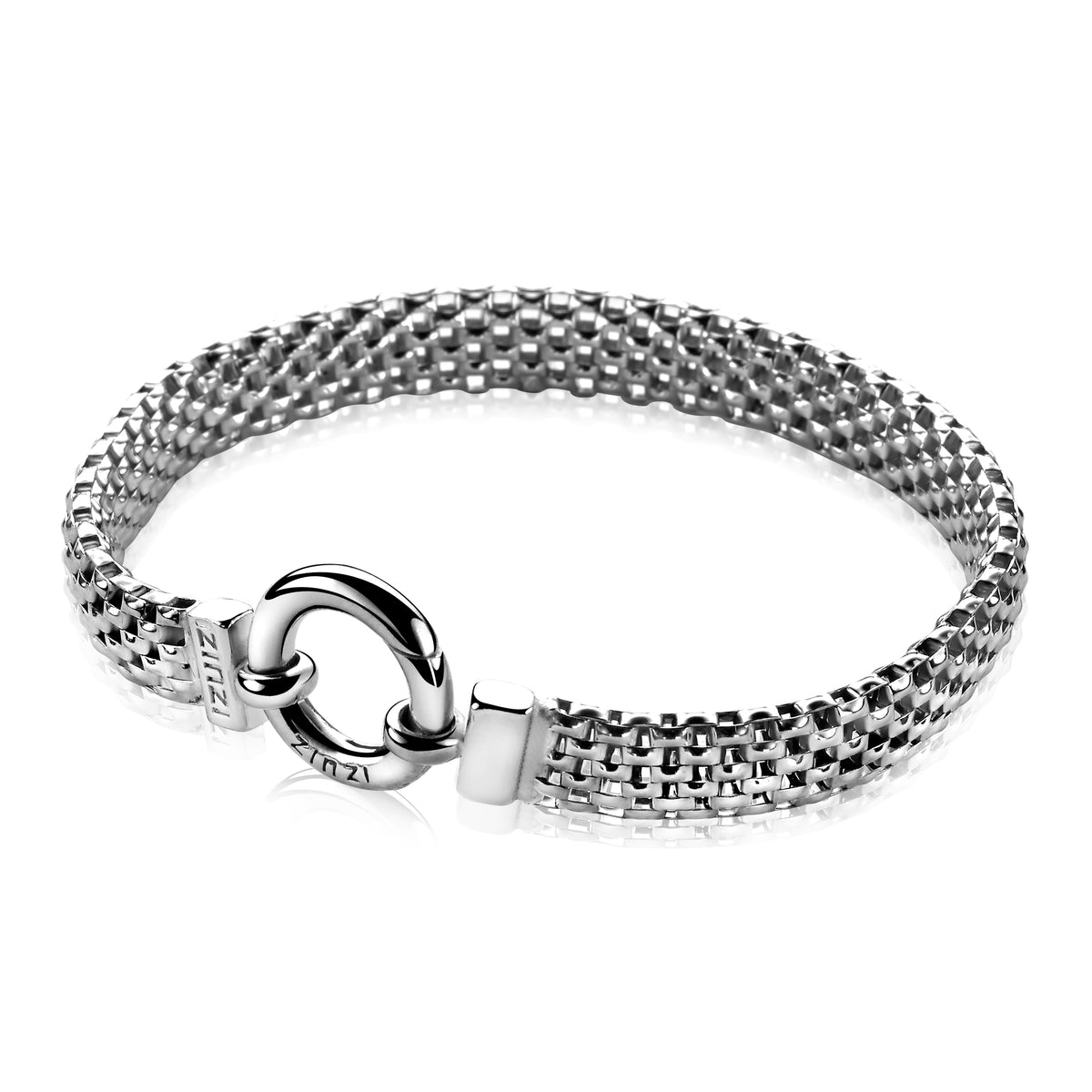 Silbernes Mesh-Armband mit ovalem Verschluss und feiner, geflochtener Struktur