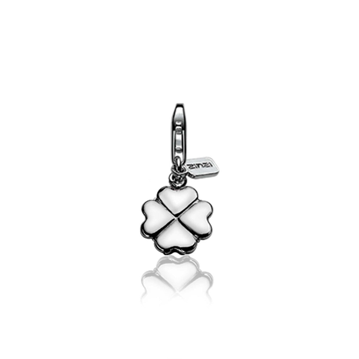 Silberner Charm in Form eines vierblättrigen Kleeblatts mit weißer Emaille-Oberfläche