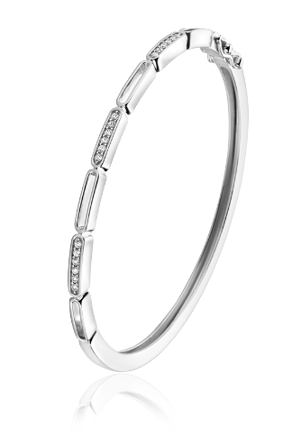 De Zinzi Armband Zilver Zia2270 is een strakke zilveren armband met rechthoekige delen, elk versierd met sprankelende witte zirkonias, elegant weergegeven op een witte achtergrond.