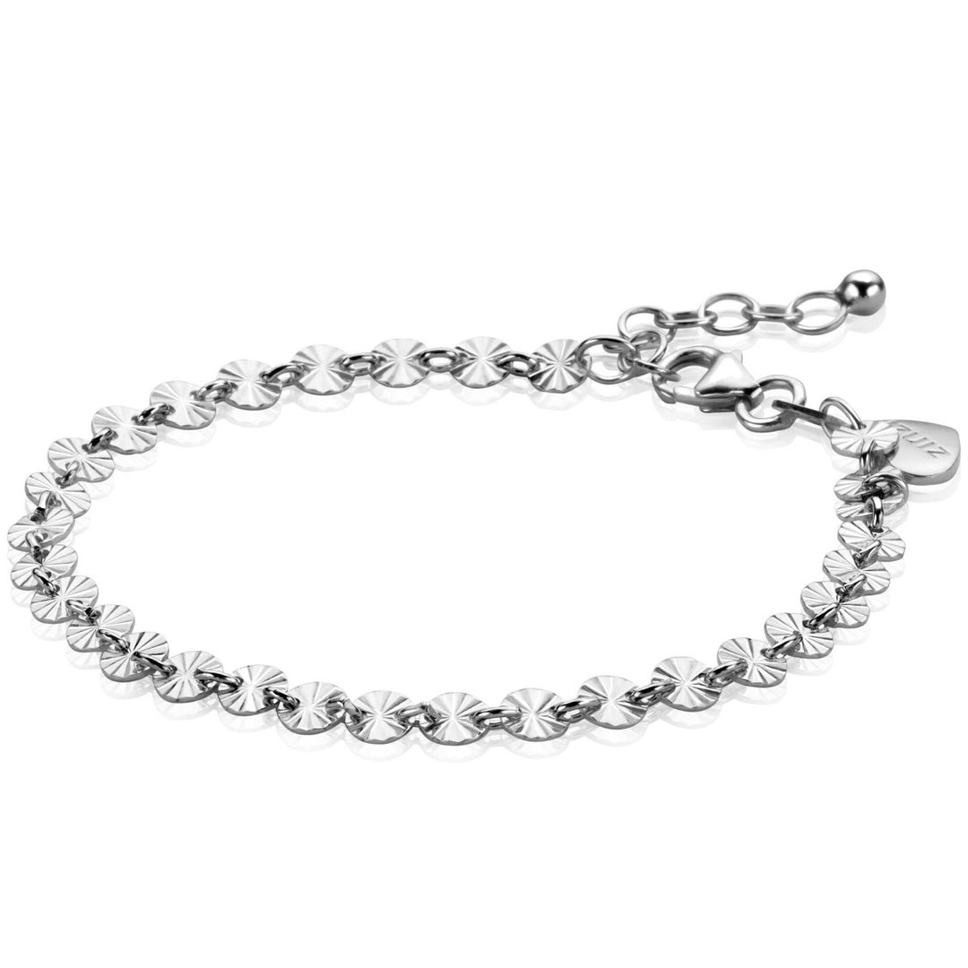 De Zinzi Armband Zilver Zia2272 van Zinzi heeft een gestructureerd ontwerp met ronde schakels, een verstelbare ketting, een klein bedeltje en een sluiting met gesp. Het schittert met een reflecterende afwerking.