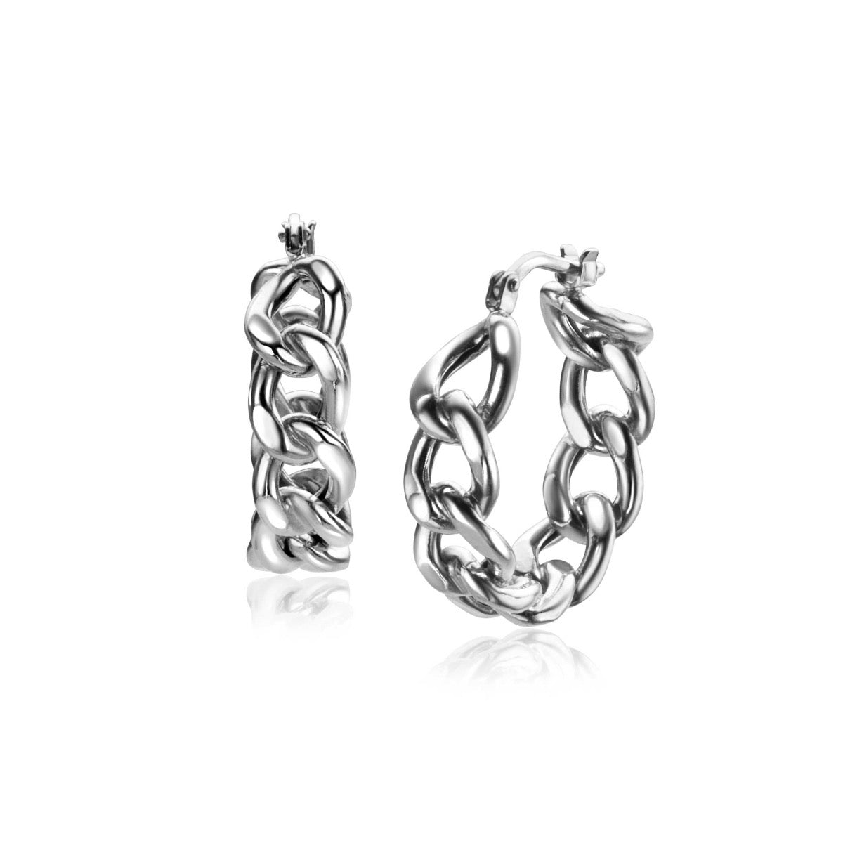 Ohrringe aus Silber mit einer Kettenstruktur und glänzender Oberfläche