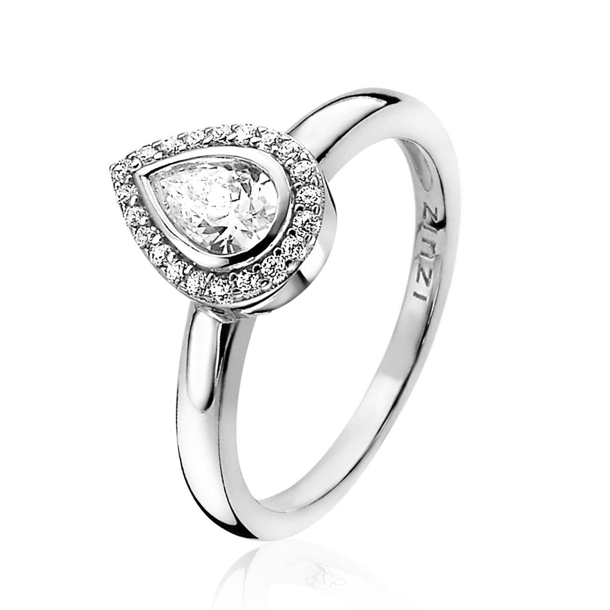 Ring aus Silber mit tropfenförmigem Zirkonia und kleinen, funkelnden Steinen um den Stein herum
