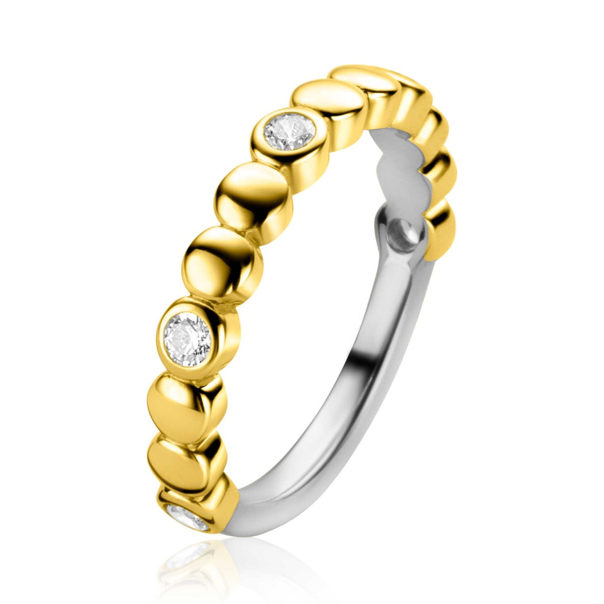 Ring aus vergoldetem Metall mit drei kleinen, funkelnden Edelsteinen und glatter, silberner Innenseite